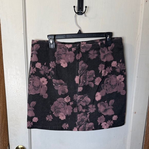 Floral Mini Skirt in Dusty Rose and Black - Picture 3 of 4